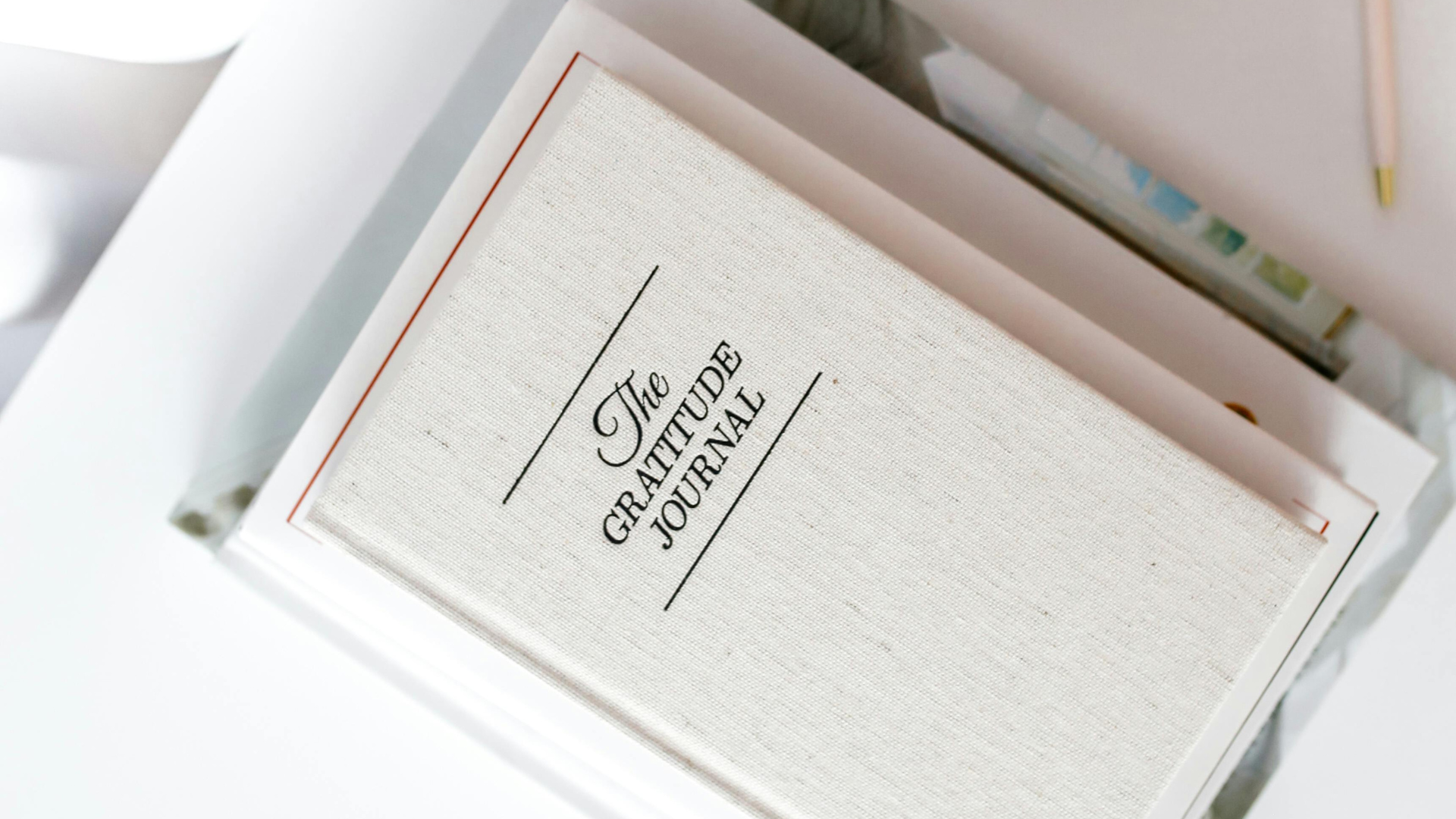 The Gratitude Journal - wellness guide for tracking progress